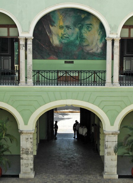 Historical-murals-In-the-colonial-town-of-Merida-on-the-Yucatan-in-Mexico
