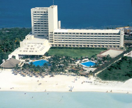 The-beautiful-beachfront-property-of-IHG-El-Presidente-Hotel-Cancun_Mexico